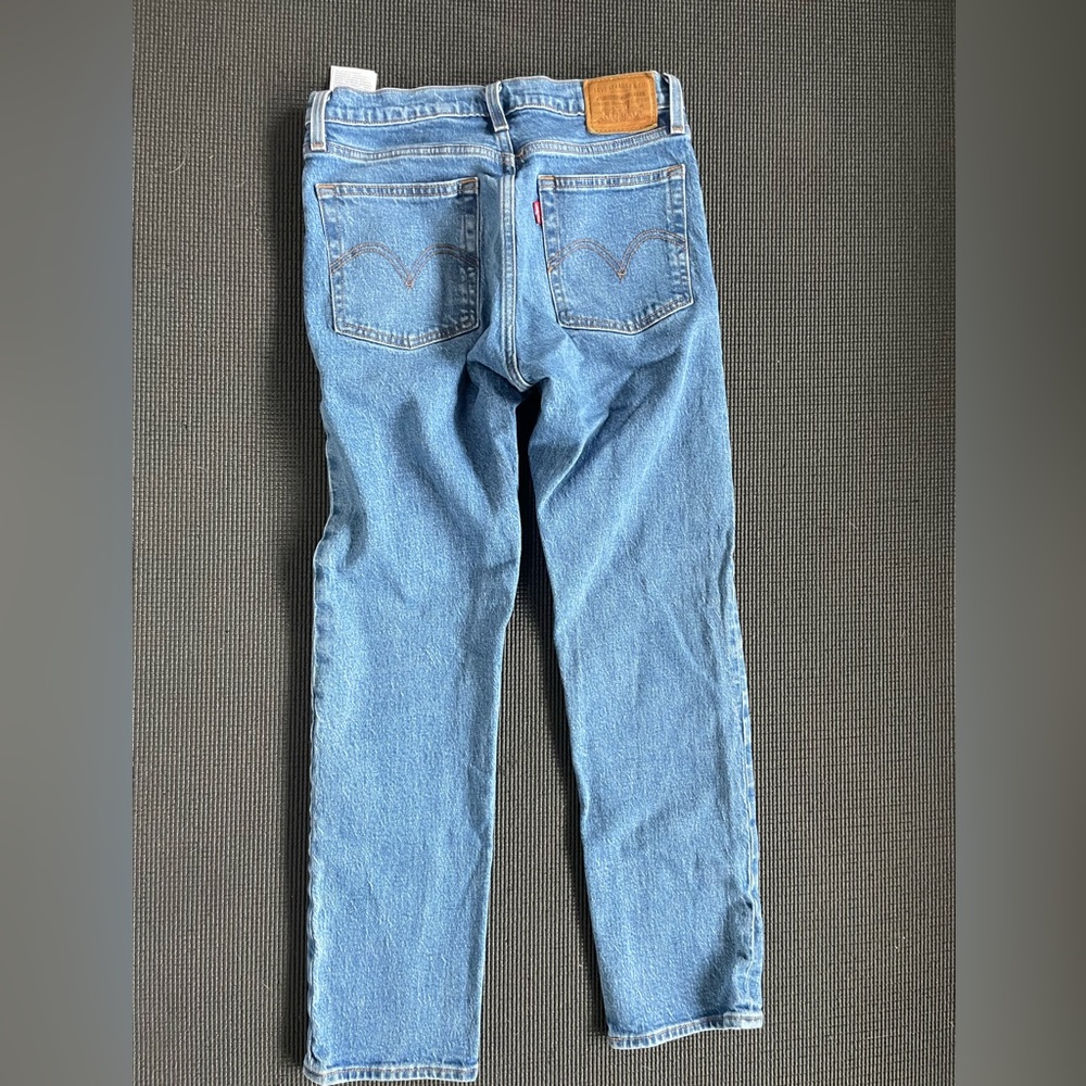 Levi’s Medium blue wash wedgie straight women’s jeans